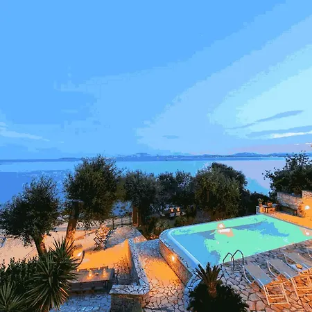 Amazing In Nisaki Near The Sea * ניסקי